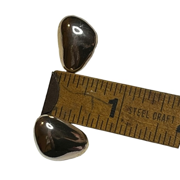 Mod Polished Chrome-Look Metal Kidney Bean Shaped Earrings - Picture 7 of 7
